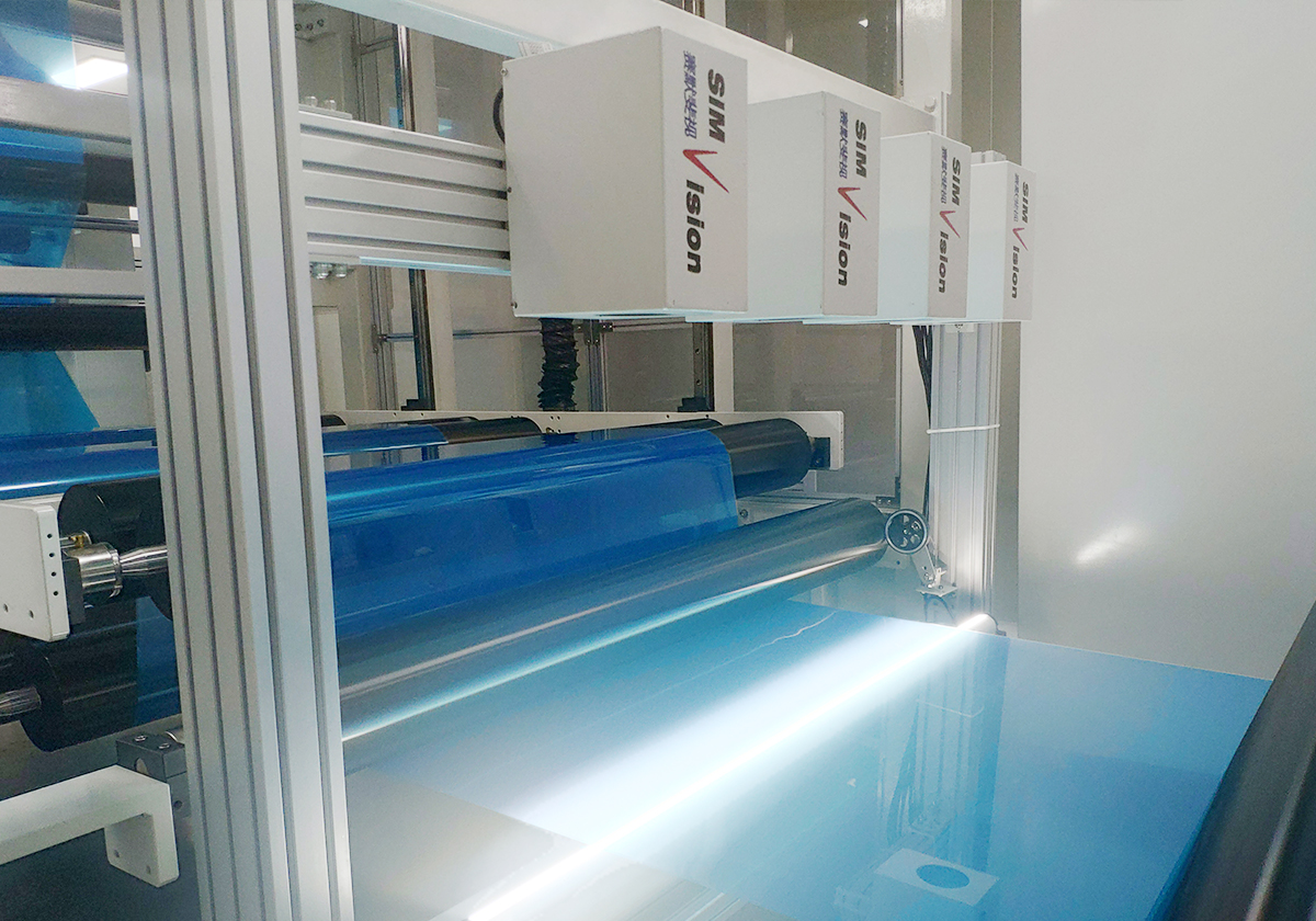 薄膜生產(chǎn)的“火眼金睛”：表面瑕疵檢測設(shè)備如何守護(hù)品質(zhì)生命線